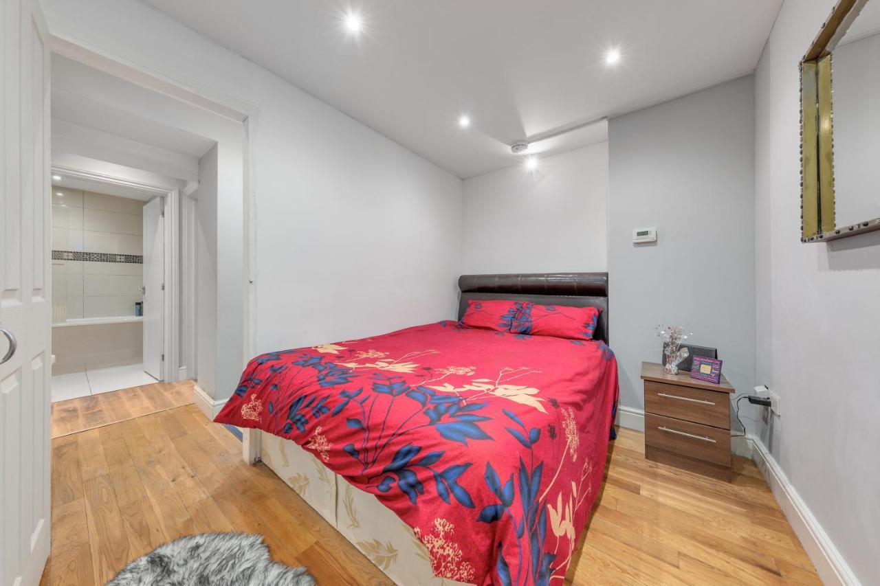 Elegant And Chic 2-Bedroom Basement Apartment In Paddington Londres Extérieur photo