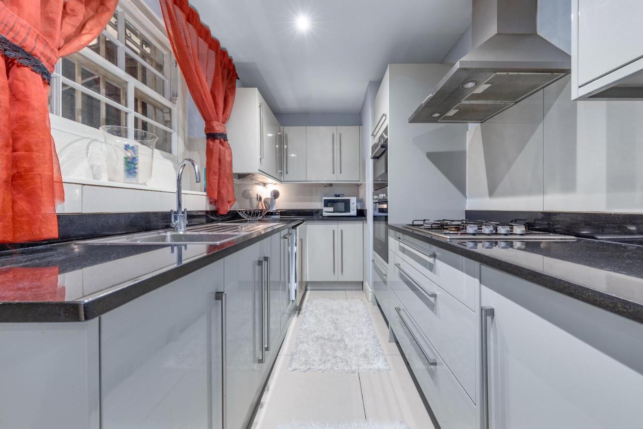 Elegant And Chic 2-Bedroom Basement Apartment In Paddington Londres Extérieur photo