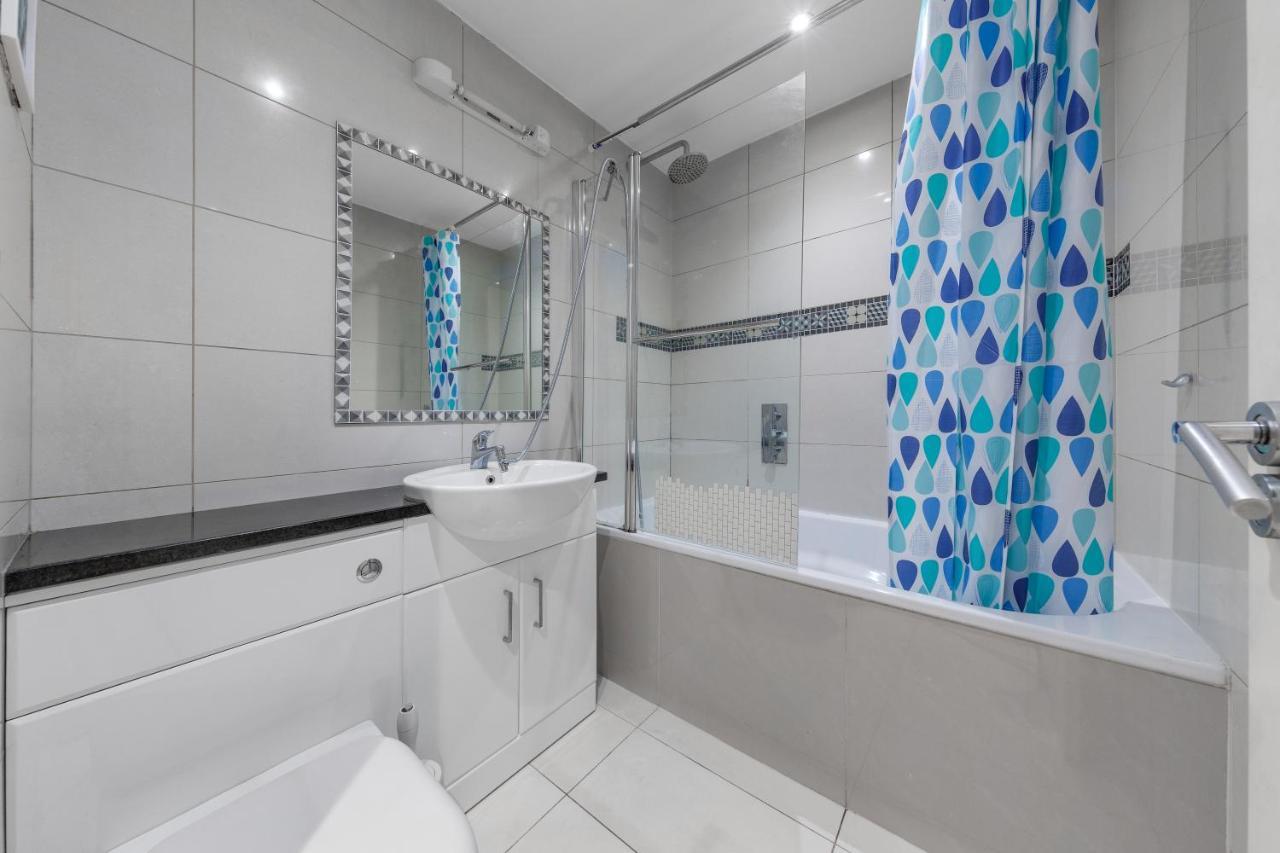 Elegant And Chic 2-Bedroom Basement Apartment In Paddington Londres Extérieur photo