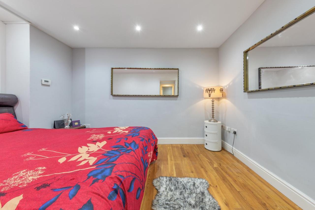 Elegant And Chic 2-Bedroom Basement Apartment In Paddington Londres Extérieur photo