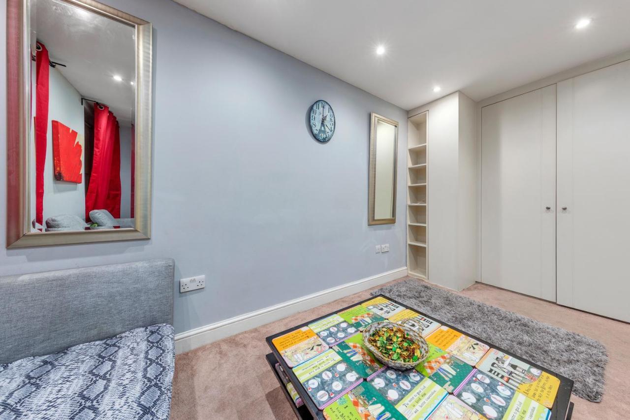 Elegant And Chic 2-Bedroom Basement Apartment In Paddington Londres Extérieur photo