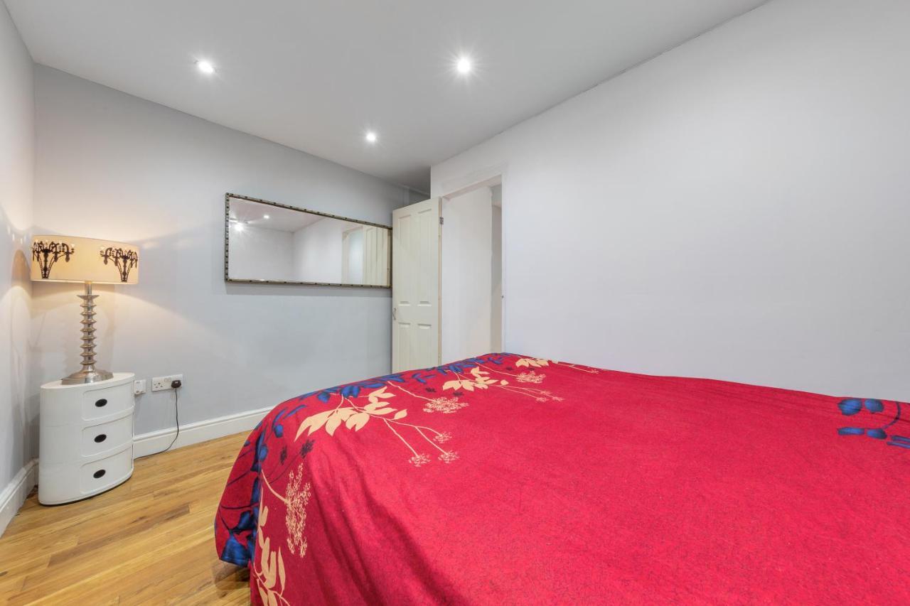 Elegant And Chic 2-Bedroom Basement Apartment In Paddington Londres Extérieur photo